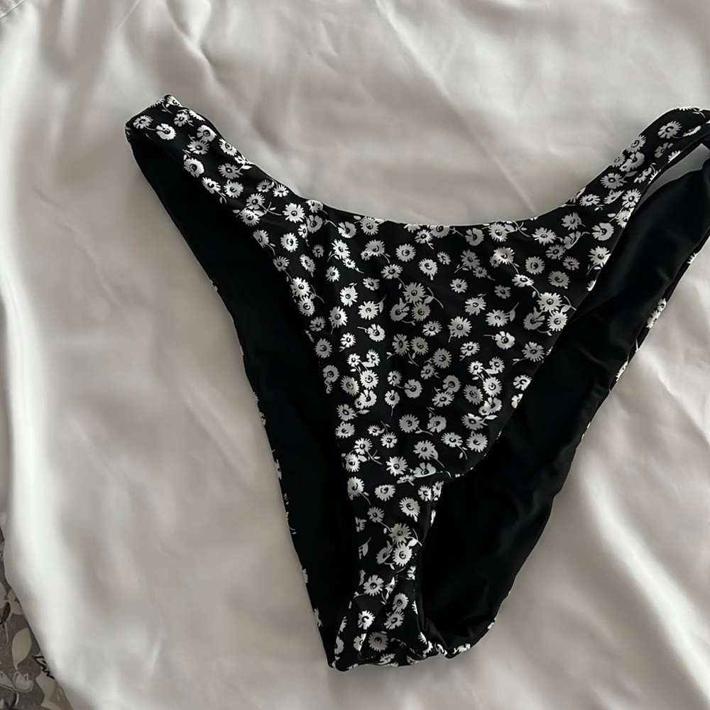 Cheeky Bikini Bottoms Black and White Flowers Size Large